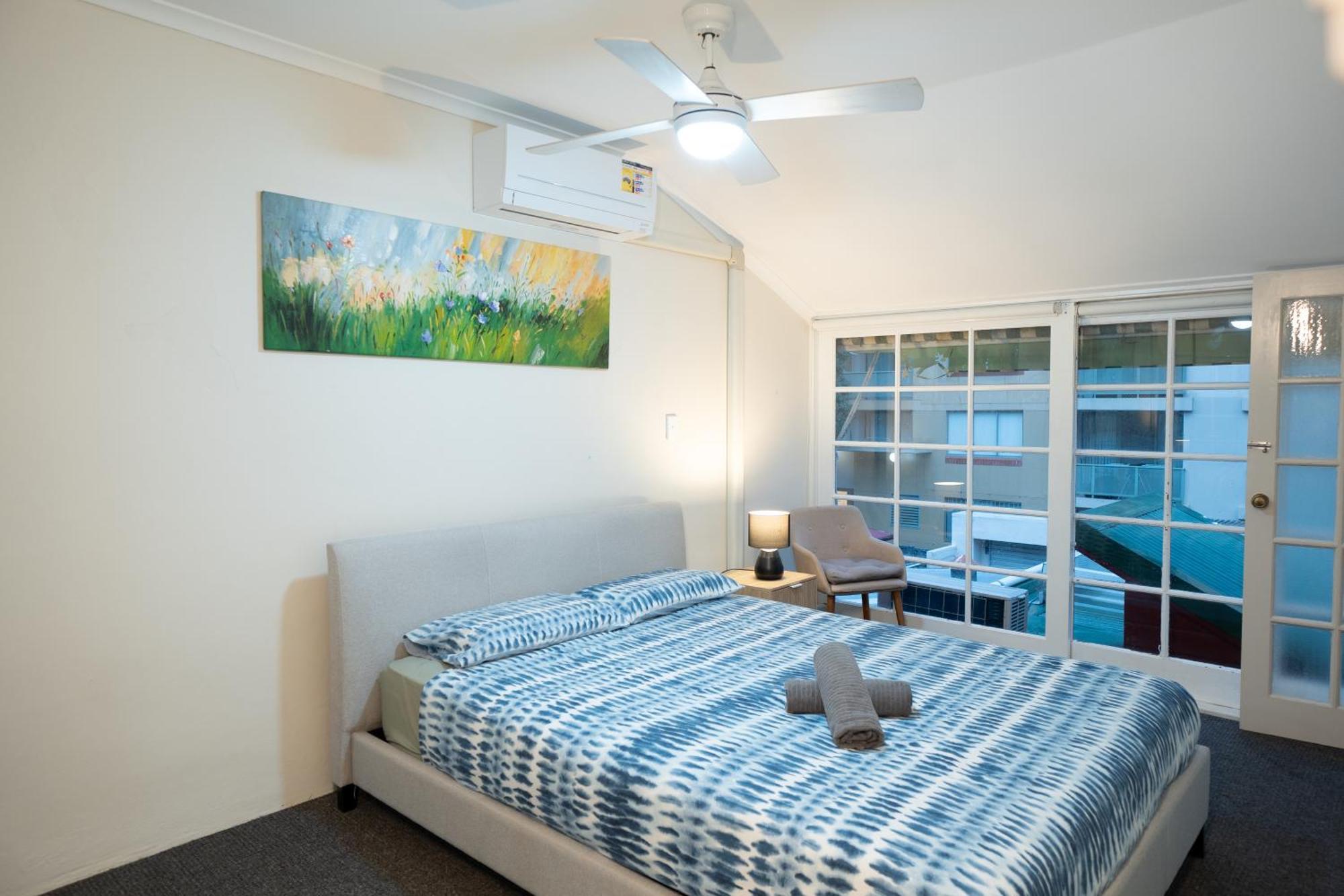 Facilitated 4 Bedroom House & Icc&darling Harbour-8 Mins Walk * Sydney